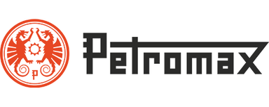 Logo Ein Logo mit einem kreisförmigen Emblem, das zwei stilisierte Drachen und eine Sonne zeigt, neben dem Wort "Petromax" in fetter, moderner Typografie.